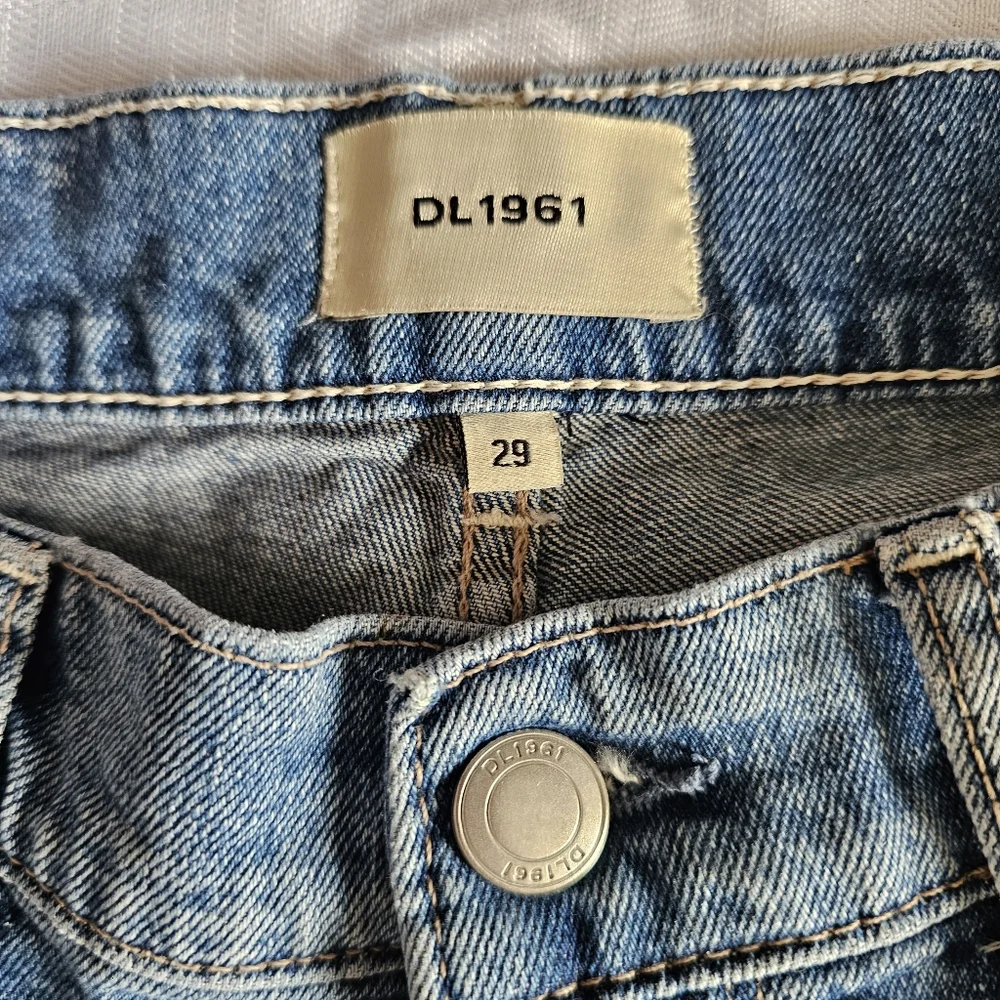 DL1961 Hepburn Wide Leg 27" Jeans Size 29 High Rise Medium Wash Raw Hem - Picture 2 of 4